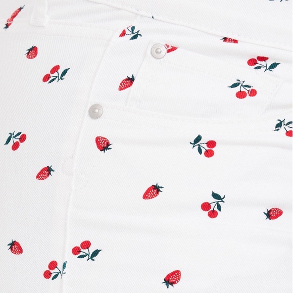 NWT Torrid shorts white cherry berry print size 24 - Picture 3 of 6